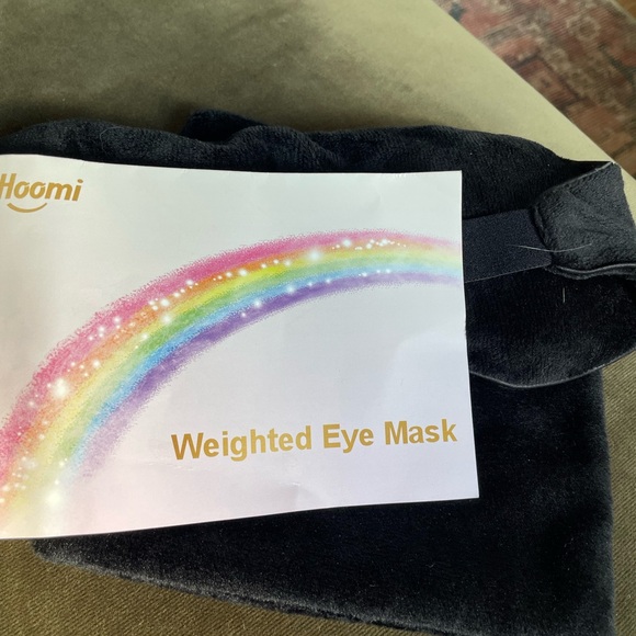 BeHoomi weighted eye mask in black - Picture 3 of 4